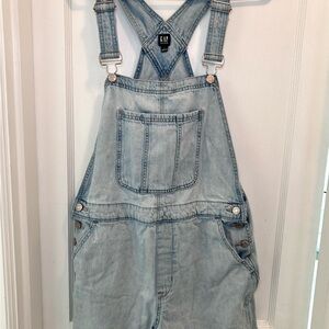 GAP Light Wash Denim Overall Shorts 4in Inseam Women’s L